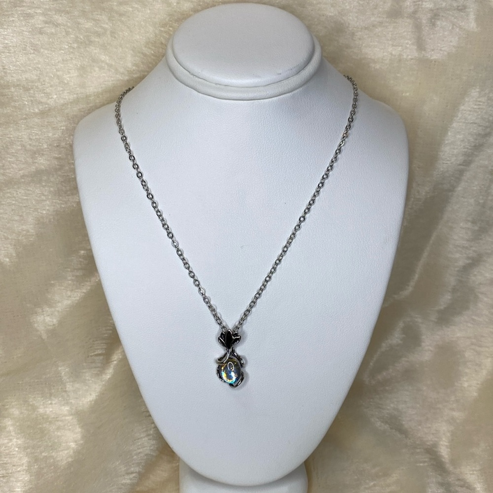 Silver necklace with mirror stone